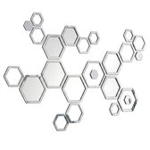 Zilverkleurige hexagon spiegelstickers met spiegelend effect, in een geometrisch patroon.