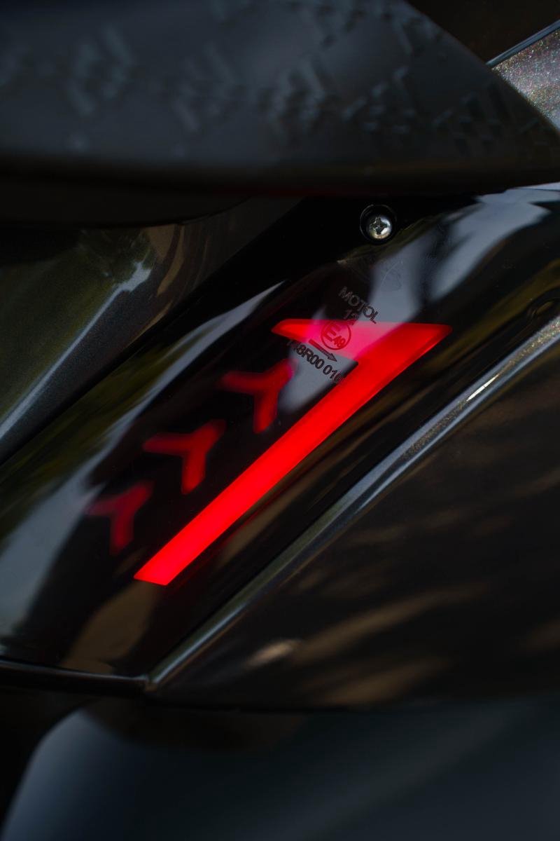 Alpha Arrow Tube LED Knipperlichtset Achter Smoke – Geschikt voor Piaggio Zip Matrix – E-Gekeurd – L+R