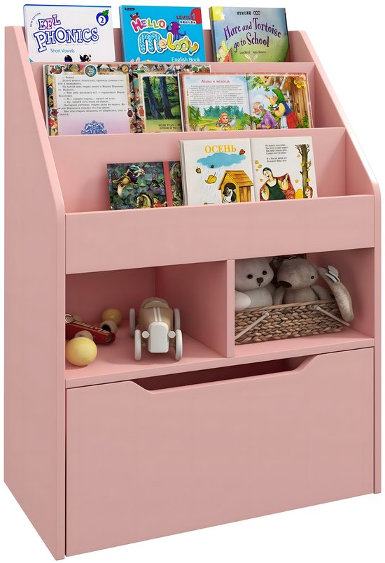 Roze kinderboekenkast met 3 schappen, 2 open vakken en een lade, gevuld met boeken en speelgoed.