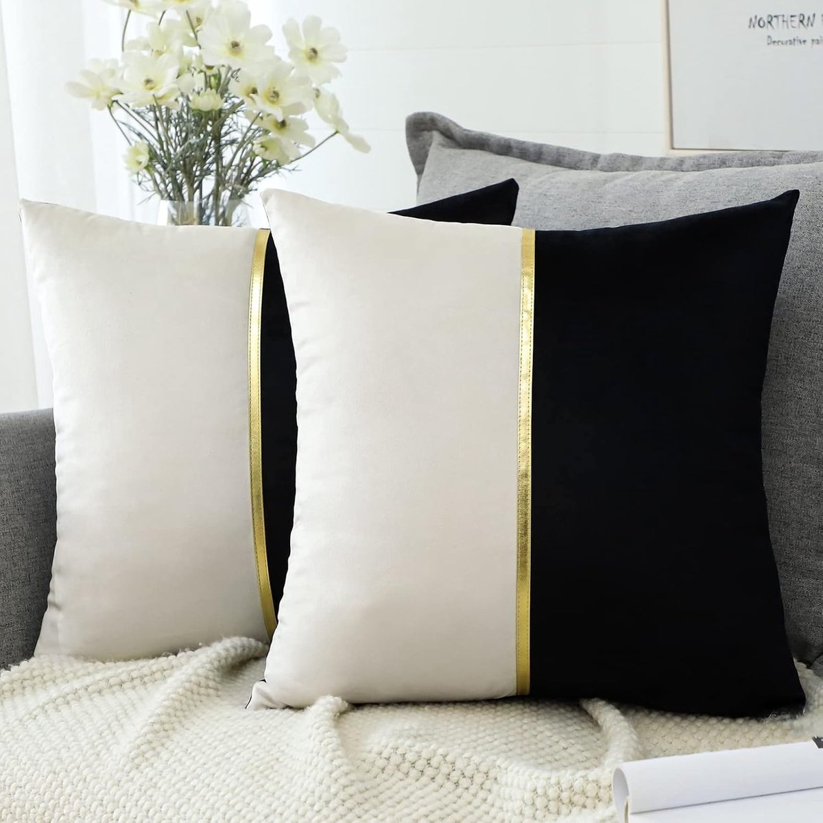 SnelShoppen - Luxe Zwarte en Witte Velvet Kussenhoezen met Gouden Leren Patchwork - Set van 2 - Moderne Minimalistische Vierkante Kussens 45x45cm voor