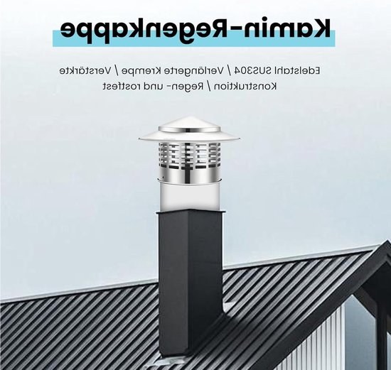 Zilverkleurige RVS schoorsteenkap met ronde openingen, geplaatst op een zwarte schoorsteen van een modern huis.