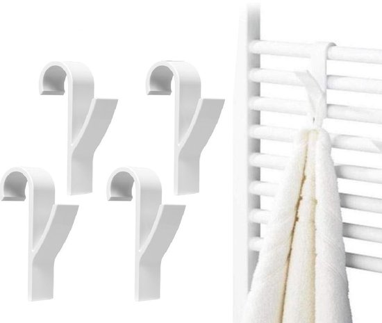 Quatre crochets blancs pour radiateur, dont un suspend une serviette blanche à un radiateur.