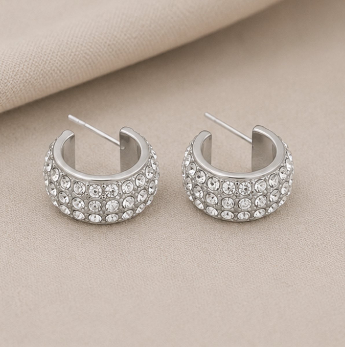Rivello – Oorbellen Dames Zilver Chunky Hoepel Zirkonia – Roestvrij Staal – Nikkelvrij – Cadeau Voor Haar