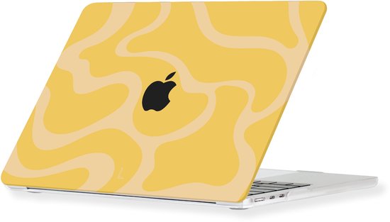 MacBook ouvert avec une coque imprimée d'ondes jaunes et beiges.