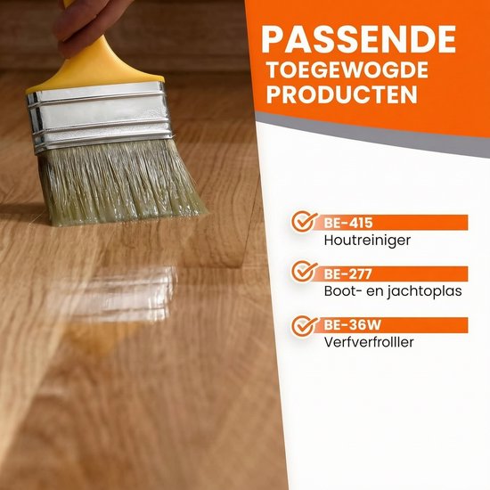 Penseel brengt glanzende lak aan op een houten vloer, met productinformatie.
