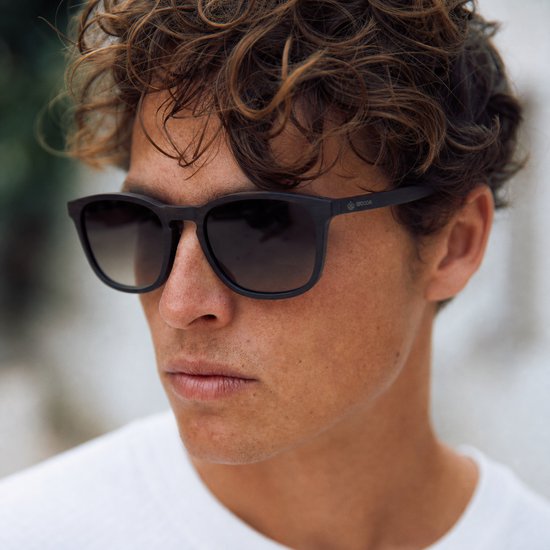 Wooda® Houten Zonnebril Wayfarer - Bruin - Gepolariseerd - Wooda Pinet Marrón Dégradé van Wooda — afbeelding 4