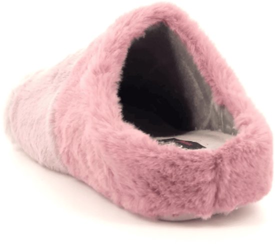 Roze pluizige pantoffel met een open achterkant en een grijze voering.