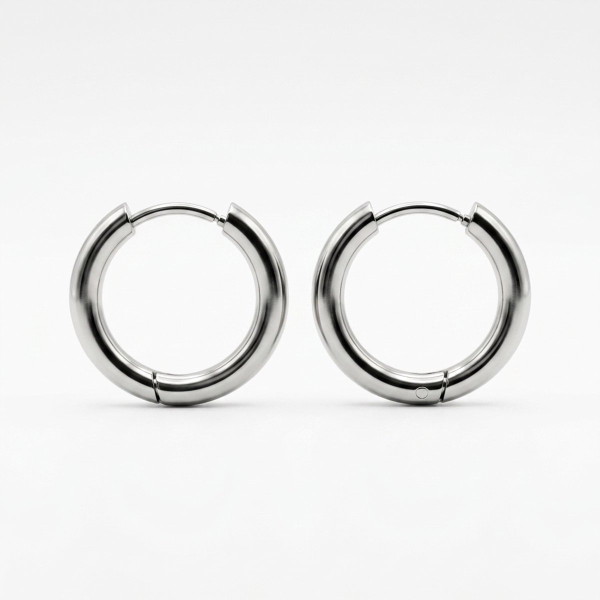 Lundholm 16 mm Emmy Oorringen Dames Zilverkleurig – Premium Stainless Steel Jewellery Hoops – Elegante Kleine Oorbellen Zilveren Oorbellen Dames Sieraad Cadeau my – Waterproof & Hypoallergeen – Scandinavisch Design
