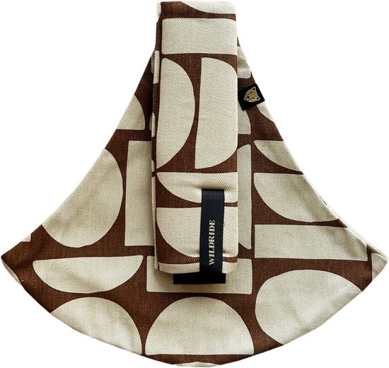 Draagzak met bruin-witte geometrische print, opgevouwen.