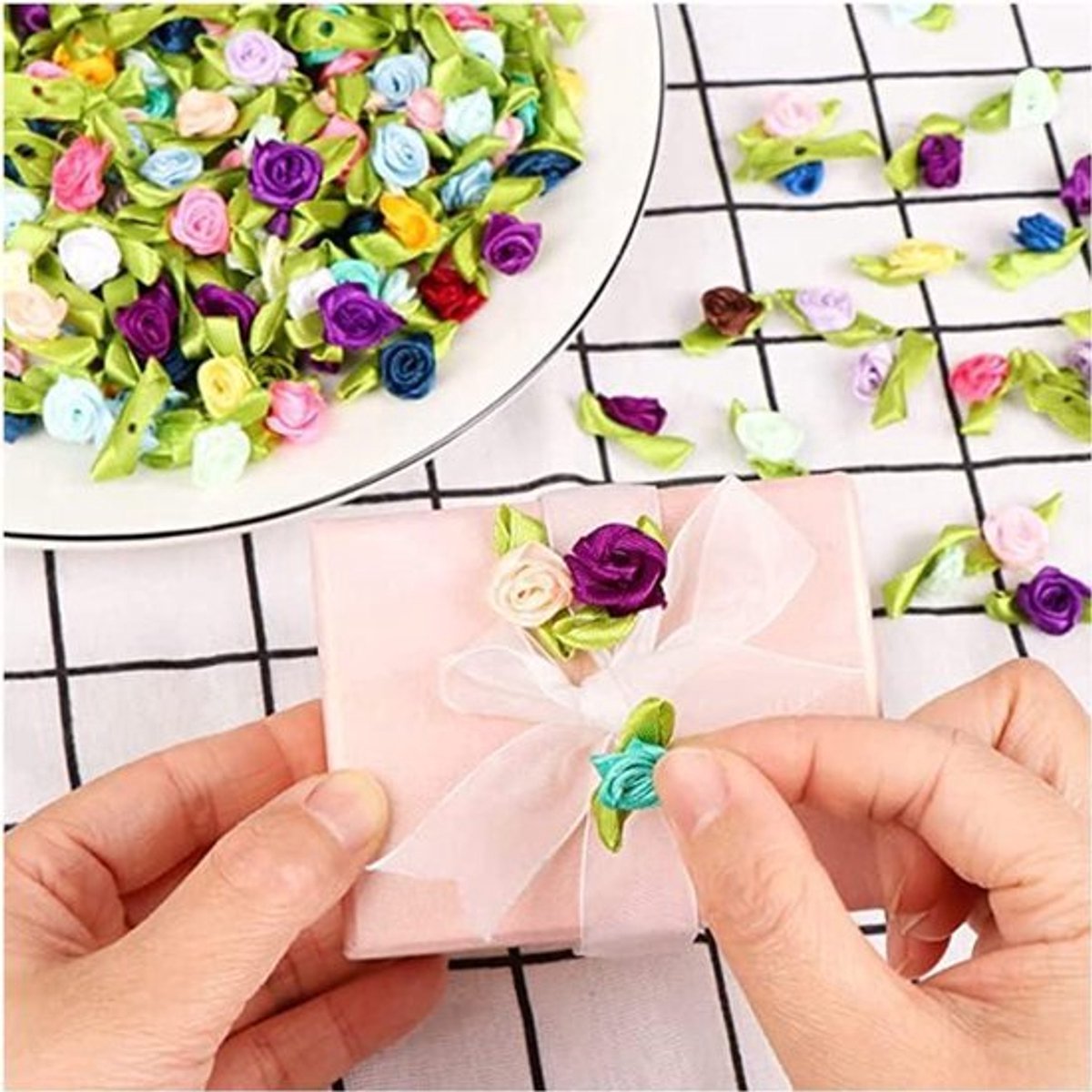Mini-kunstbloemen - 100 stuks voor doe-het-zelf knutselen en decoreren - Rozenbloemkoppen in marineblauw - Geschikt voor slingers, scrapbooking en haarsieraden.