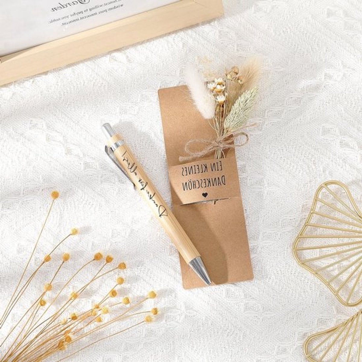 12 sets bedankkaarten met houten markers, papier penhouders en gedroogde bloemen voor een persoonlijke touch