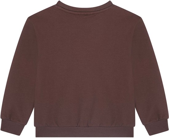 Achterkant van een bruine sweater met lange mouwen.