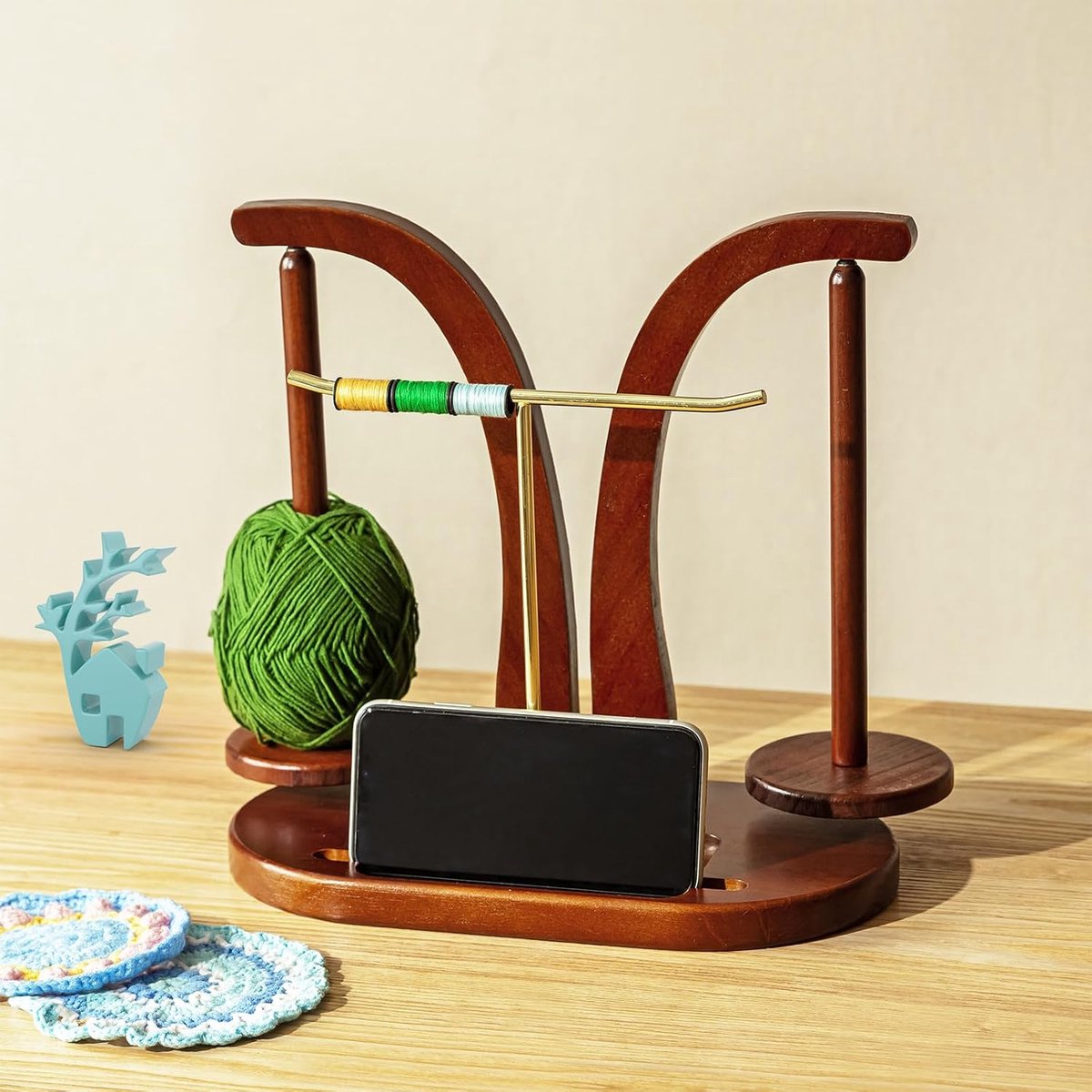 Garenhouder magnetisch, houten garenbalhouder met T-vormige houder en telefoonstandaard, garenspil met dubbele spindels, draaiende garenhouder voor gehaakte liefhebbers