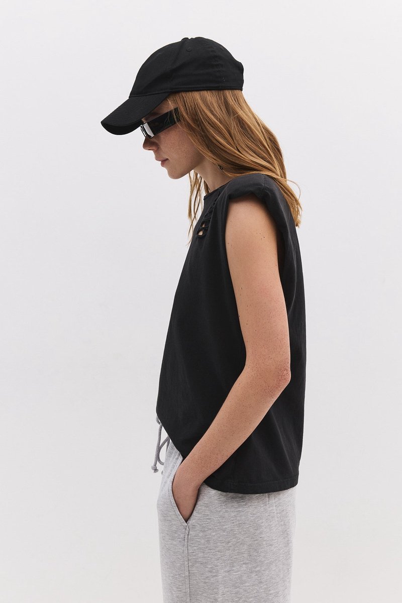 T-shirt sans manches avec détails déchirés