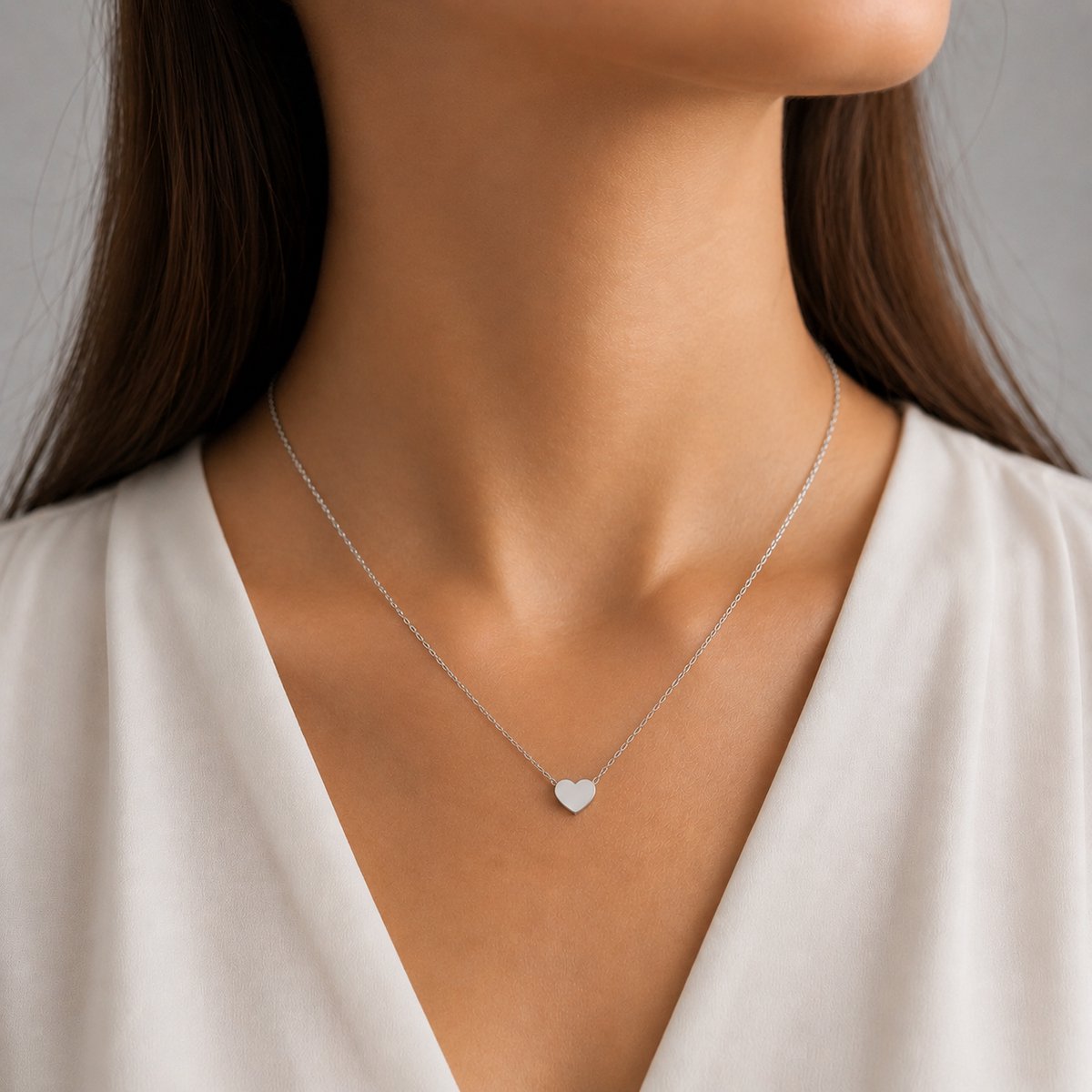 Engravia by Derya – Luxe Hart Ketting Dames – Roestvrij Staal – Verstelbaar 45 cm – Minimalistisch Hart Design – Zilverkleur – Cadeau voor Vrouw, Verjaardag, Valentijn & Moederdag