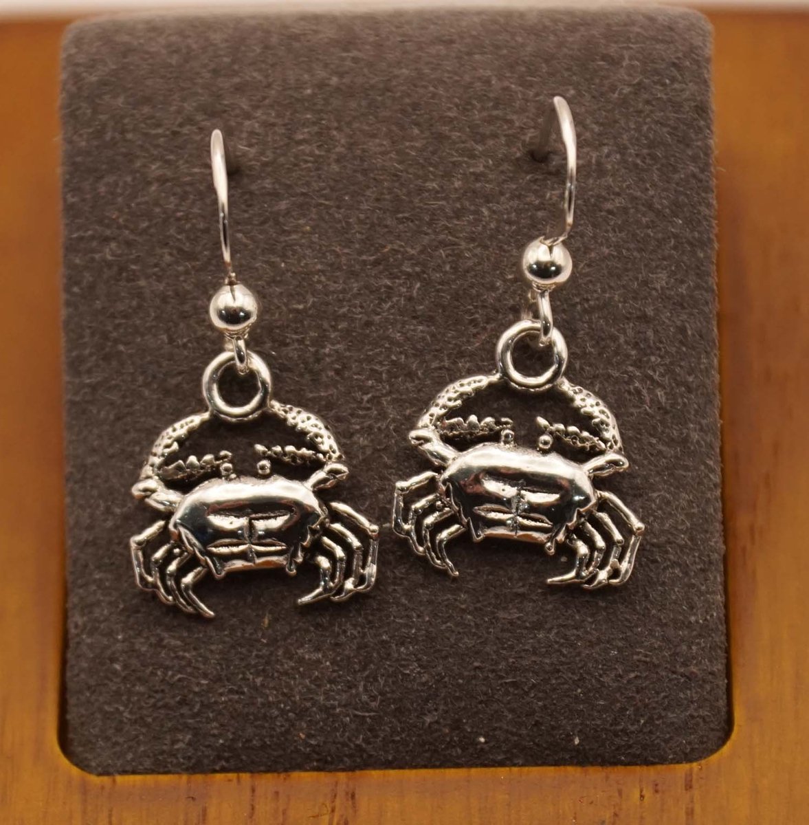 Sterling zilveren oorhangers krab - zilveren oorbellen van zeedieren - 925 zilver oorhangertje krab - leuke oorbellen van zeediertje - zilveren oorhangers zeeleven