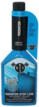 Blauwe fles met label 'Radiator Stop Leak 5 in 1'. Tekst in het Nederlands en Engels.