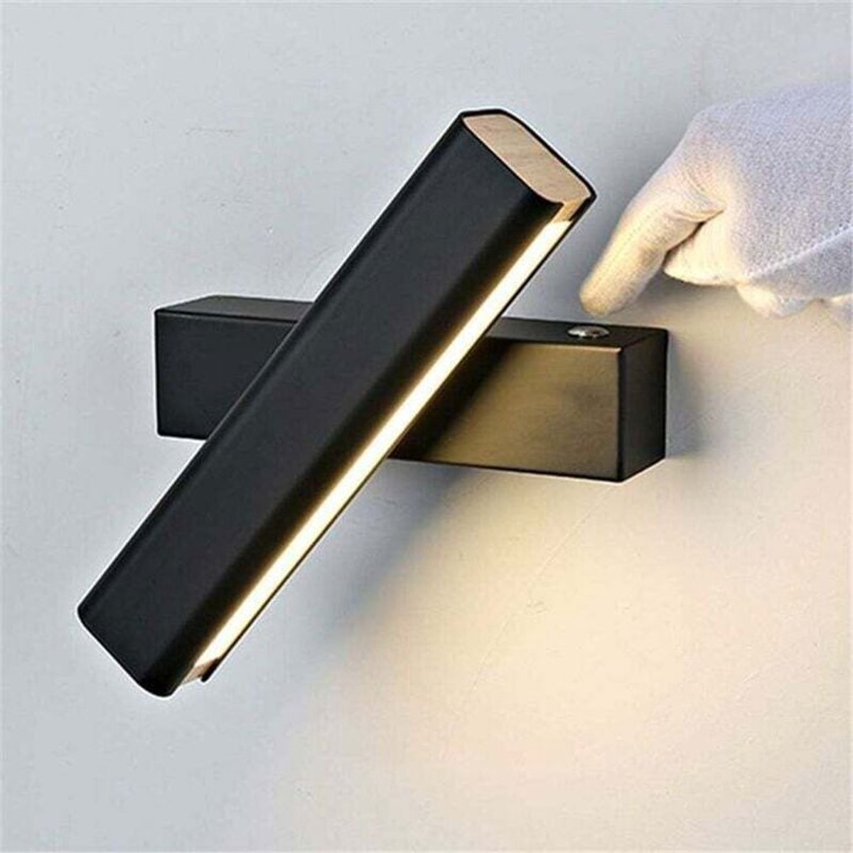 Minimalistische, Scandinavische LED-wandlamp met 360 graden draaifunctie - Zwart - Met schakelaar, compact formaat 22 cm - Warm licht