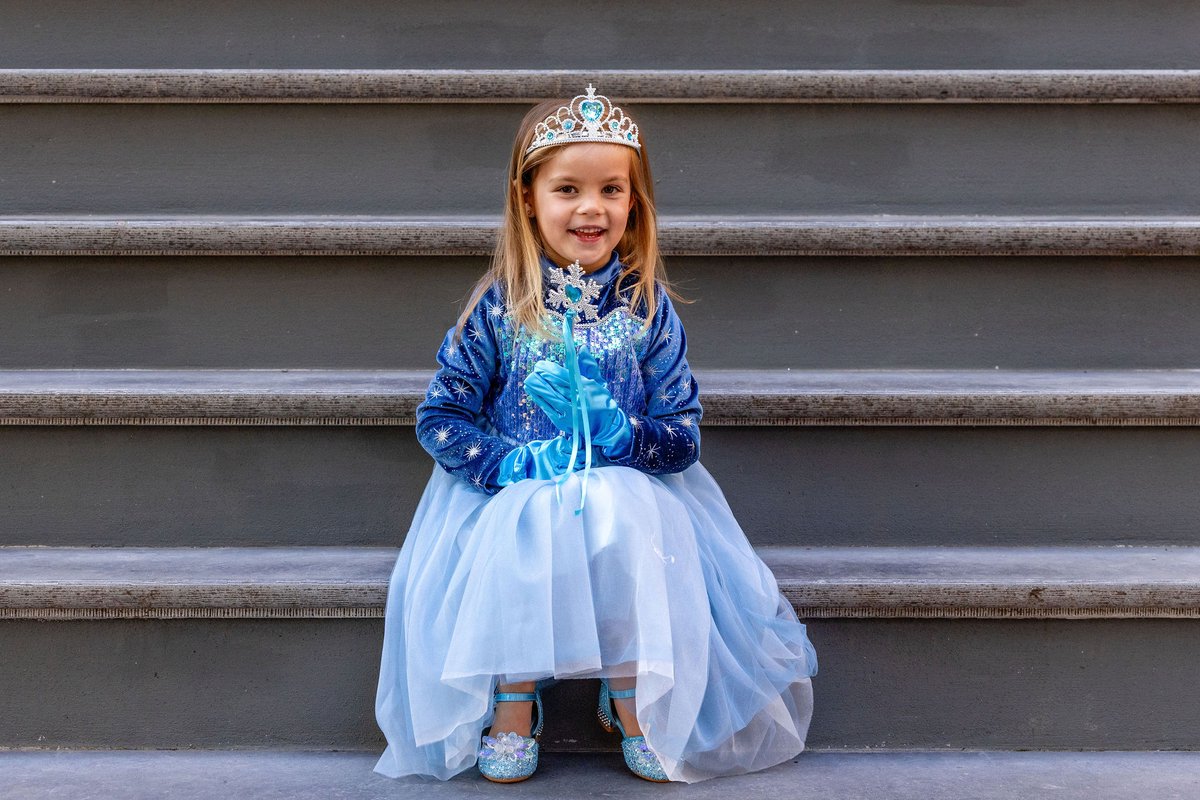 Frozen Elsa Prinsessenjurk – Inclusief Kroon, Toverstaf, Handschoenen en Juwelen – Maat 110/116 — afbeelding 5