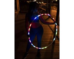 LED-hoelahoep voor fitness, dansen, sporten, afvallen en opvrolijken. Voorzien van 7-kleurige stroboscoopverlichting (batterijen niet inbegrepen).