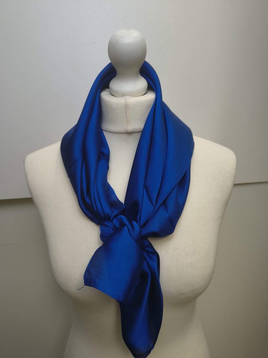 Vierkante dames sjaal Hildegard-konings blauw royal blue-uni-neksjaal-halssjaal-70x70