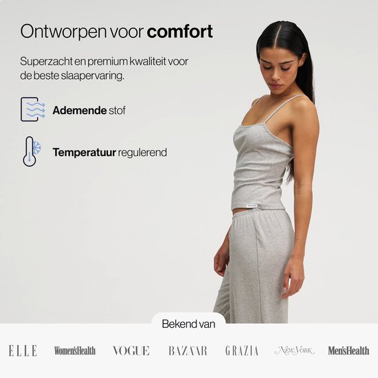Model in een grijze pyjama met spaghettibandjes, zacht materiaal, ademende stof en temperatuurregulerend.