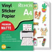 Een pak "Vinyl Sticker Papier" A4 mat, 108 vellen, met een inkjetprinter die vlinders print en een vel met diverse stickers: corgi, cactus, ijsje, en verkeerslicht.