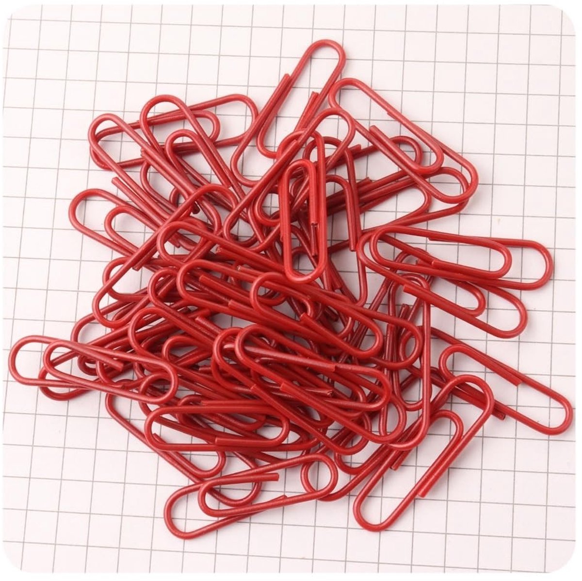 Dailygoods - 100 stuks 28mm gekleurde metalen paperclips met kunststof coating - Duurzaam en roestvrij - Rood