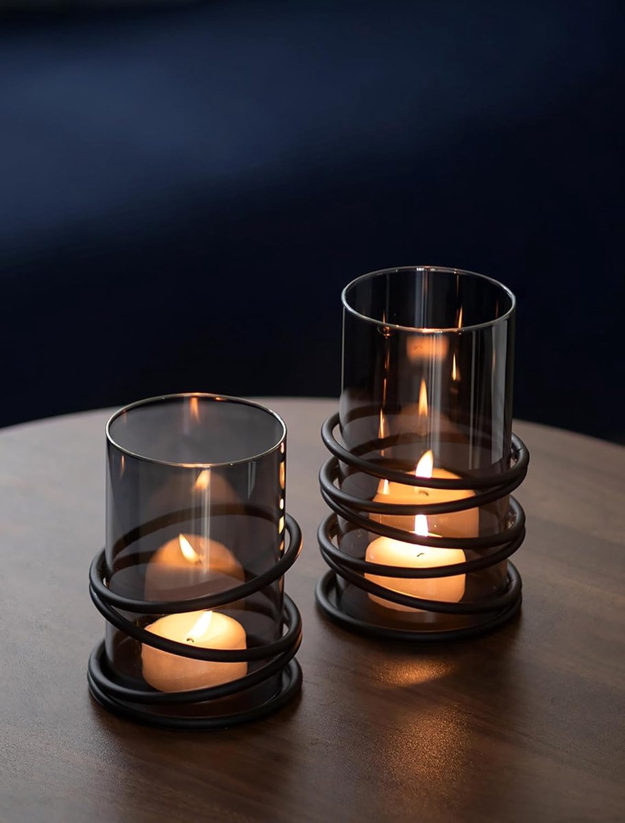 Windlicht Kandelaar Zwart met Rookglas: Moderne Kandelaar voor Dikke Kaarsen met Windlicht Glas voor Tafeldecoratie - Set van 2 Kaarshouders Metaal met Cylinder voor Buiten Woonkamer Decoratie