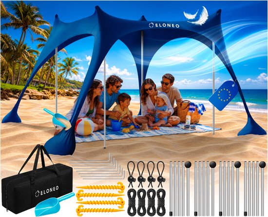 Donkerblauwe strandtent op het strand met een gezin, met diverse accessoires zoals haringen en palen.