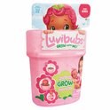 Luvibubs 'Kind Kira' pop in roze bloempot verpakking met illustraties van het groeiproces. Kind kijkt verbaasd.