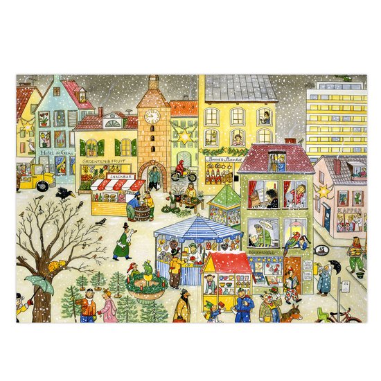 Een winterse stadsdrukte met marktkraampjes, mensen en huizen in de sneeuw.