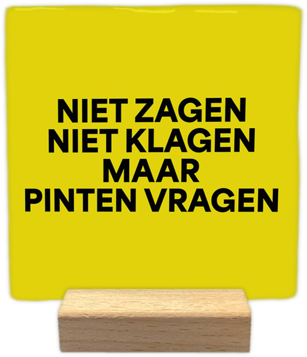 Artige Decoratie tegeltje met tekst - Niet zagen niet klagen maar pinten vragen - keramisch - 10x10 cm - inclusief houder Geel