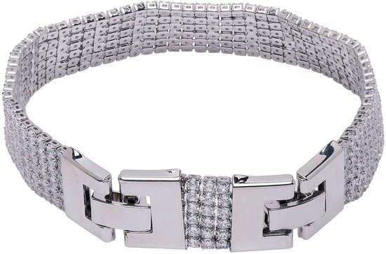 Zilverkleurige armband met vier rijen strass steentjes en een grote, brede schakelsluiting.