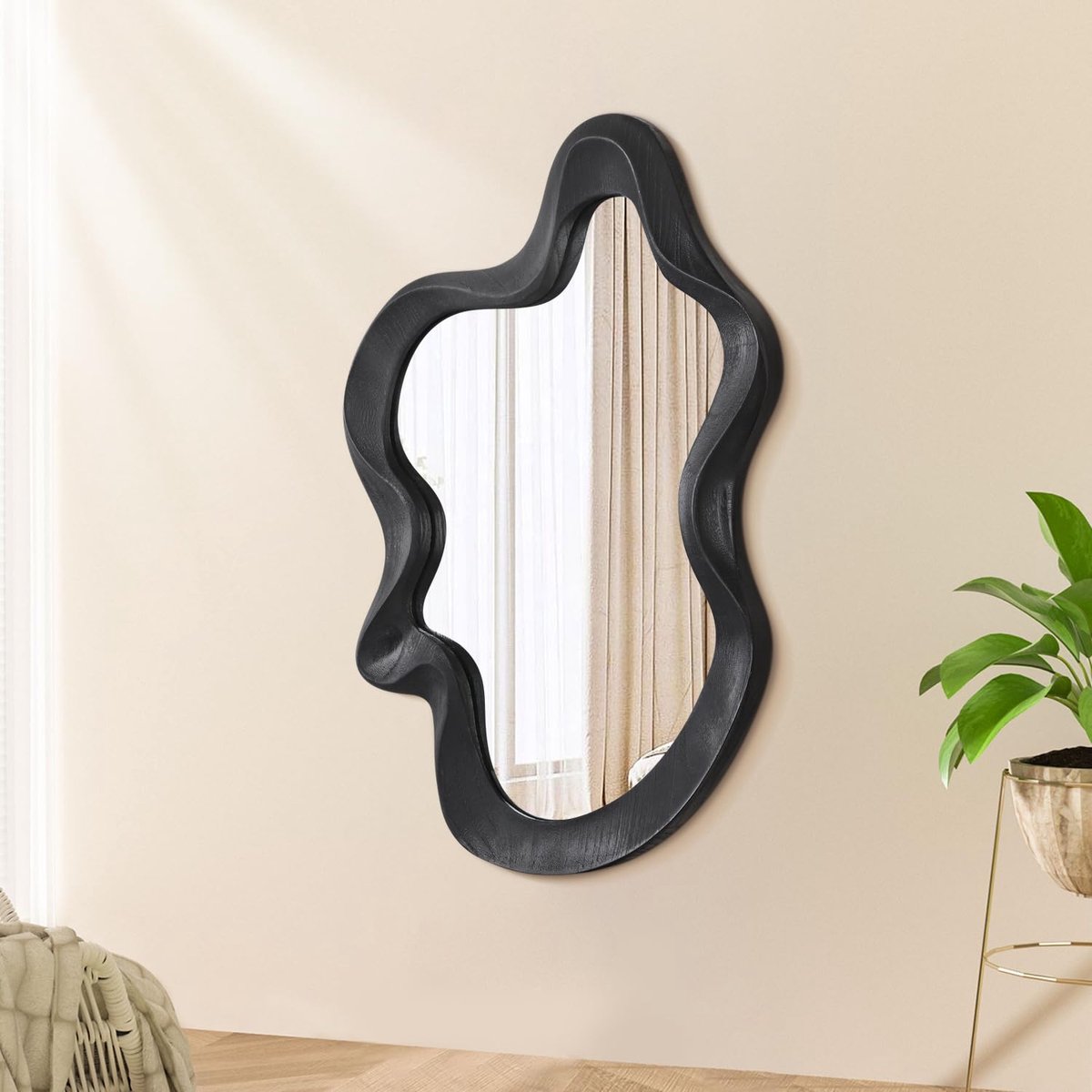Famanu Asymmetrische wandspiegel, groot 55 x 37 cm, moderne wanddecoratie met uniek houten frame, golvende vorm voor make-up en interieur Zwart