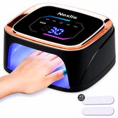 Zwarte Nexlis UV nagellamp met roségouden rand en digitale timer. Een hand droogt onder het blauwe LED-licht. Twee nagelvijlen zichtbaar.