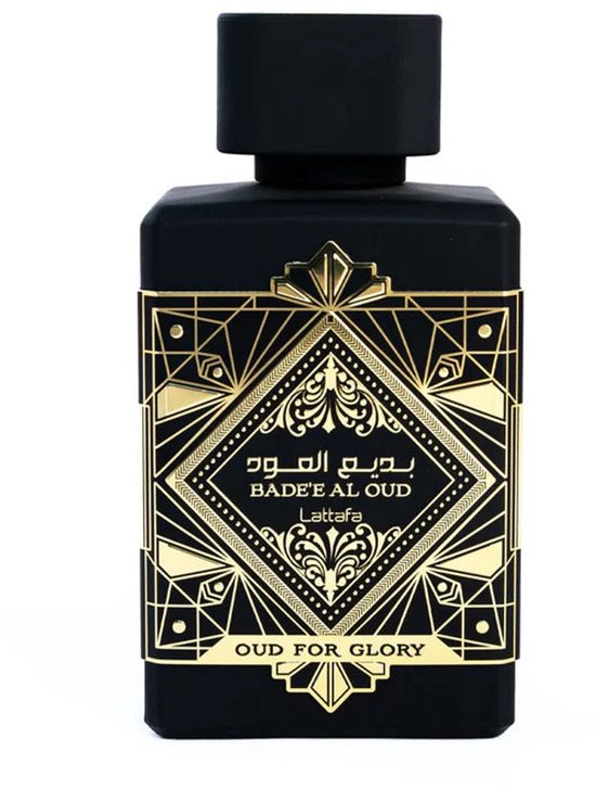 Zwarte Lattafa Bade'e Al Oud Eau de Parfum fles met gouden geometrische patronen en tekst.