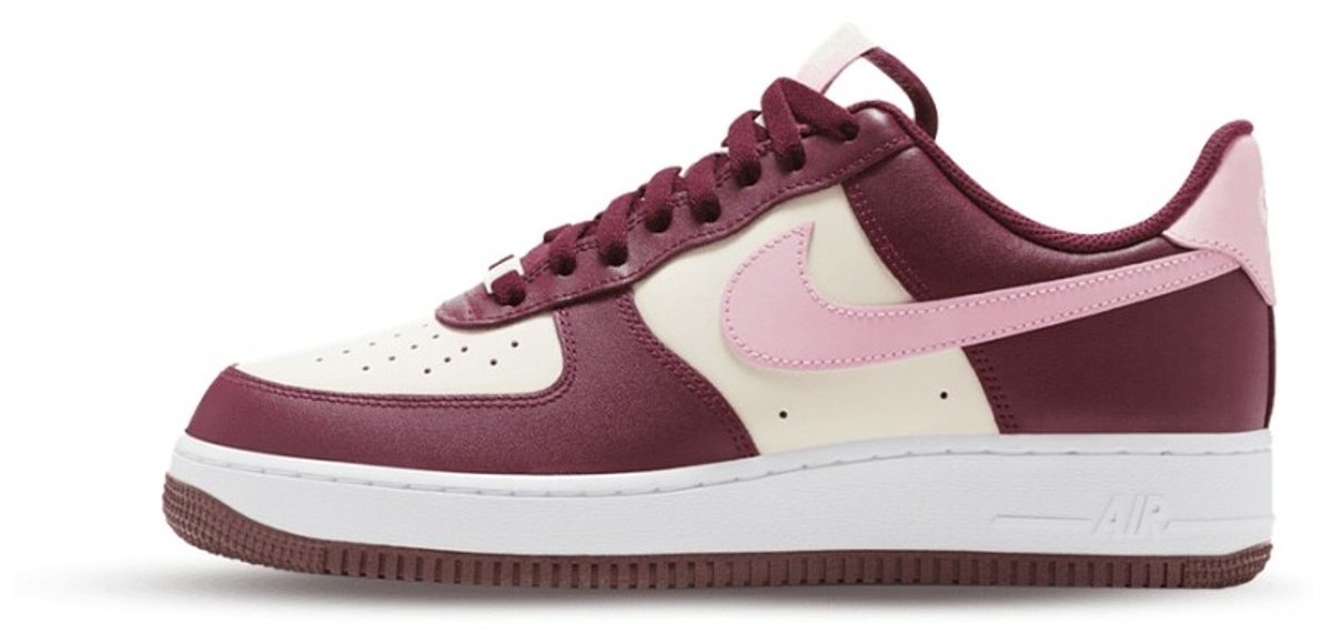 Nike Air Force 1 Low ’07 Valentine’s Day Roze