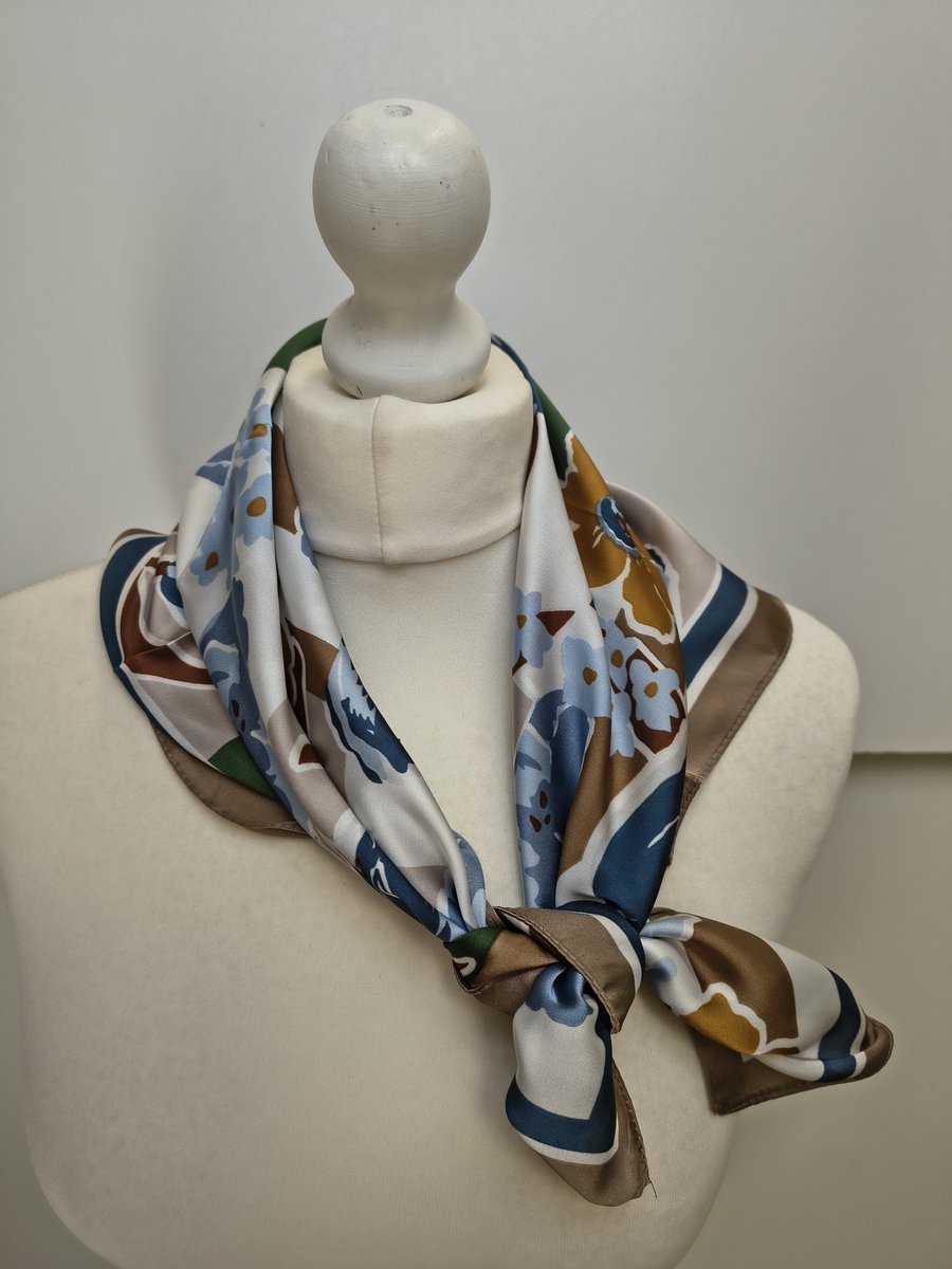 Vierkante dames sjaal Elaine-gebloemd motief-taupe bruin wit groen oker geel blauw petrol lichtblauw beige-70x70