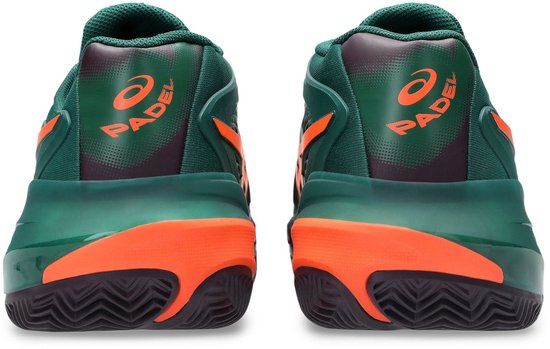 Achterkant van groene ASICS Gel-Resolution padelschoenen met het woord PADEL op de hiel.