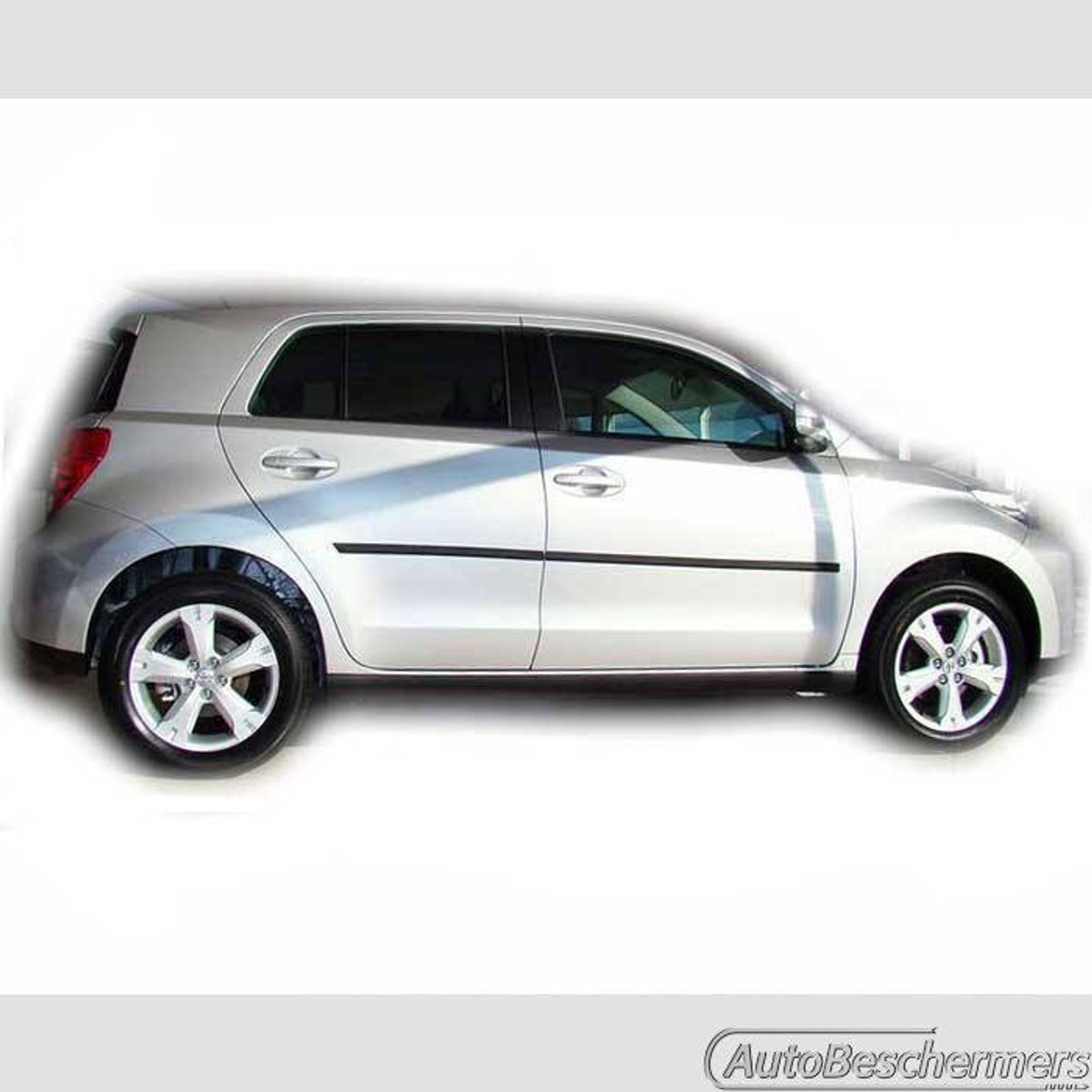 Stootlijsten set zwart voor Toyota Urban Cruiser 2011-. De stootstrips zijn zelfklevend. Set a 4 stuks (#0035)