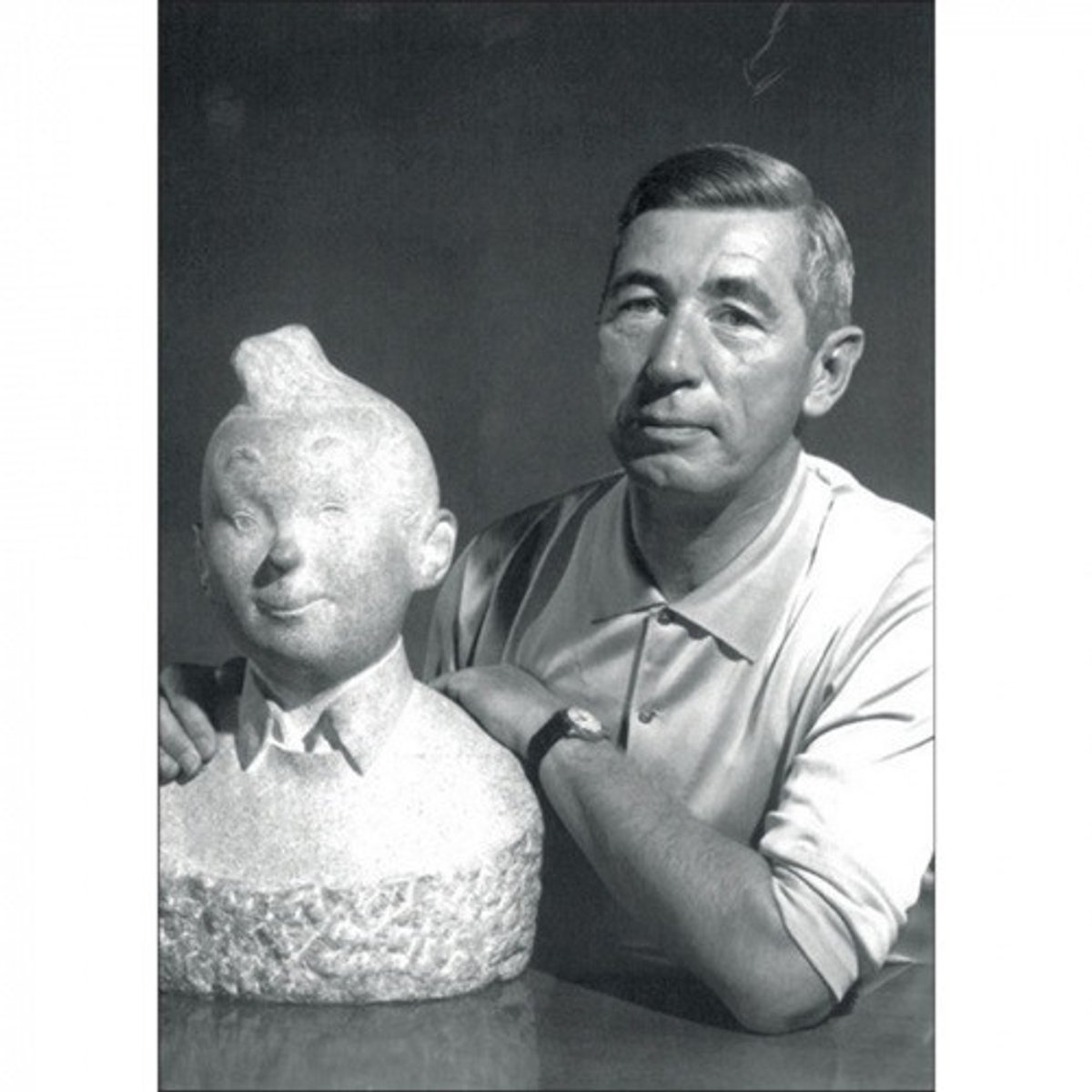 Ansichtkaart Hergés portret met Borstbeeld van Kuifje 1960 - 10x15 cm