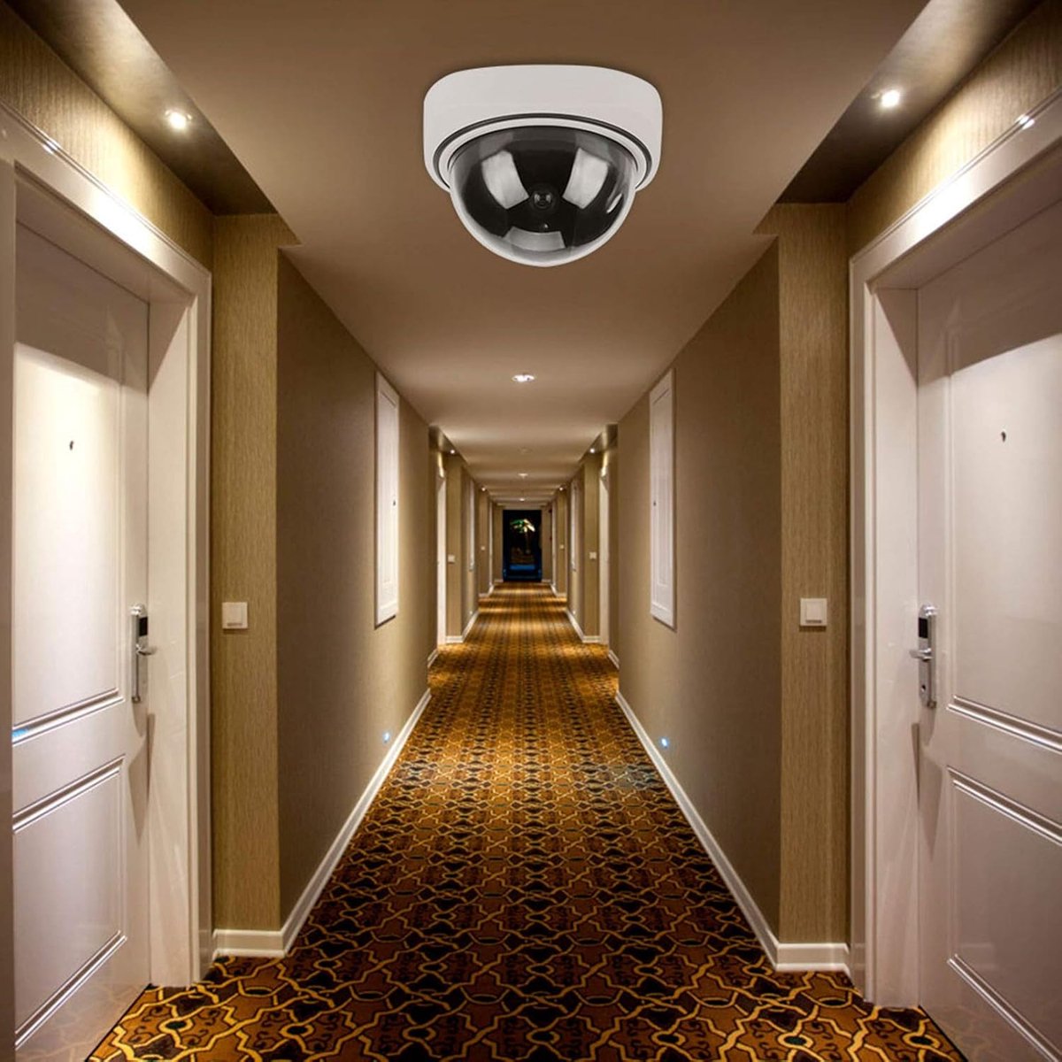 SnelShoppen - Dummy Security Camera Simulated Surveillance CCTV Bullet Camera - Draadloze Neppcamera voor Binnen en Buiten - Veiligheidscamera - Bevei