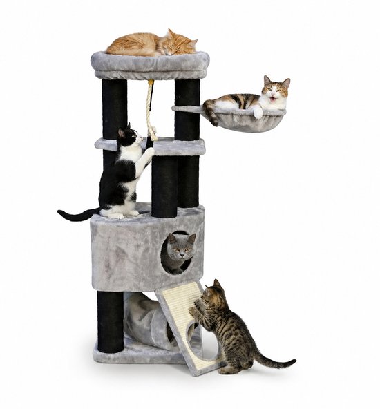 Kattenboom met vier verdiepingen en meerdere zit- en slaapplekken. Drie katten spelen, één kat slaapt.