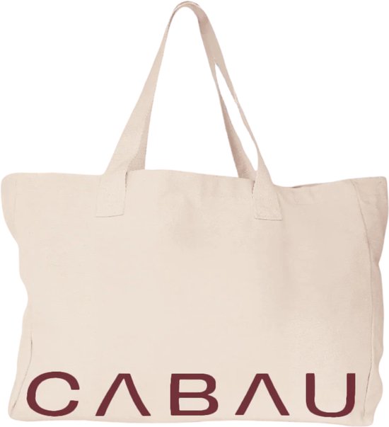 Crèmekleurige canvas tas met bruine letters 'CABAU'.