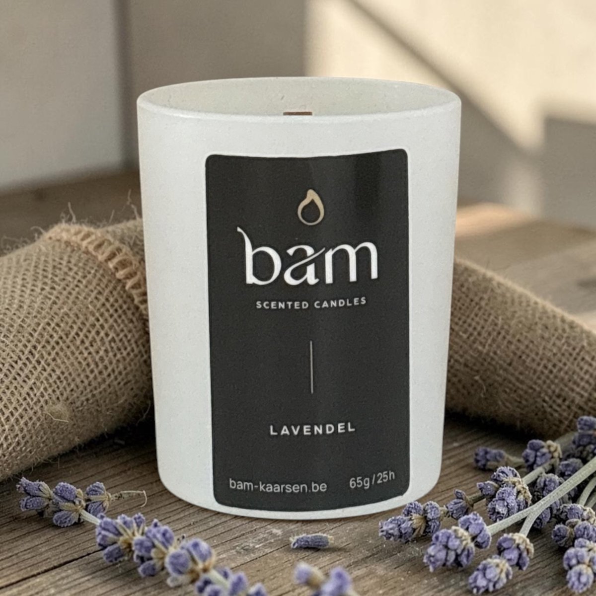 Bam LAVENDEL geurkaars met houten wiek in een wit potje - 25 branduren (65g) - cadeautip - geschenk - vegan