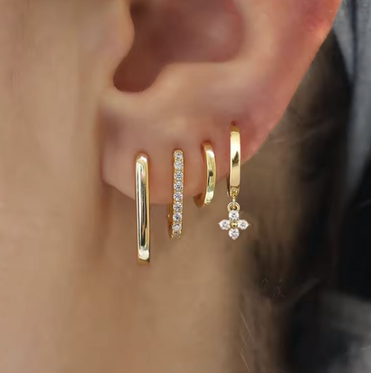 Oorbellen Set - 4 stuks - Kleur: Goud - Luxe Oorbellen - Incl. Cadeauverpakking - Oorhangers / Oorring / Oorknopjes - Hoge Kwaliteit RVS - Stainless Steel / Roestvrijstaal - Verkleurt Niet - Oorbellen Set - Oorbellen Vrouwen / Dames
