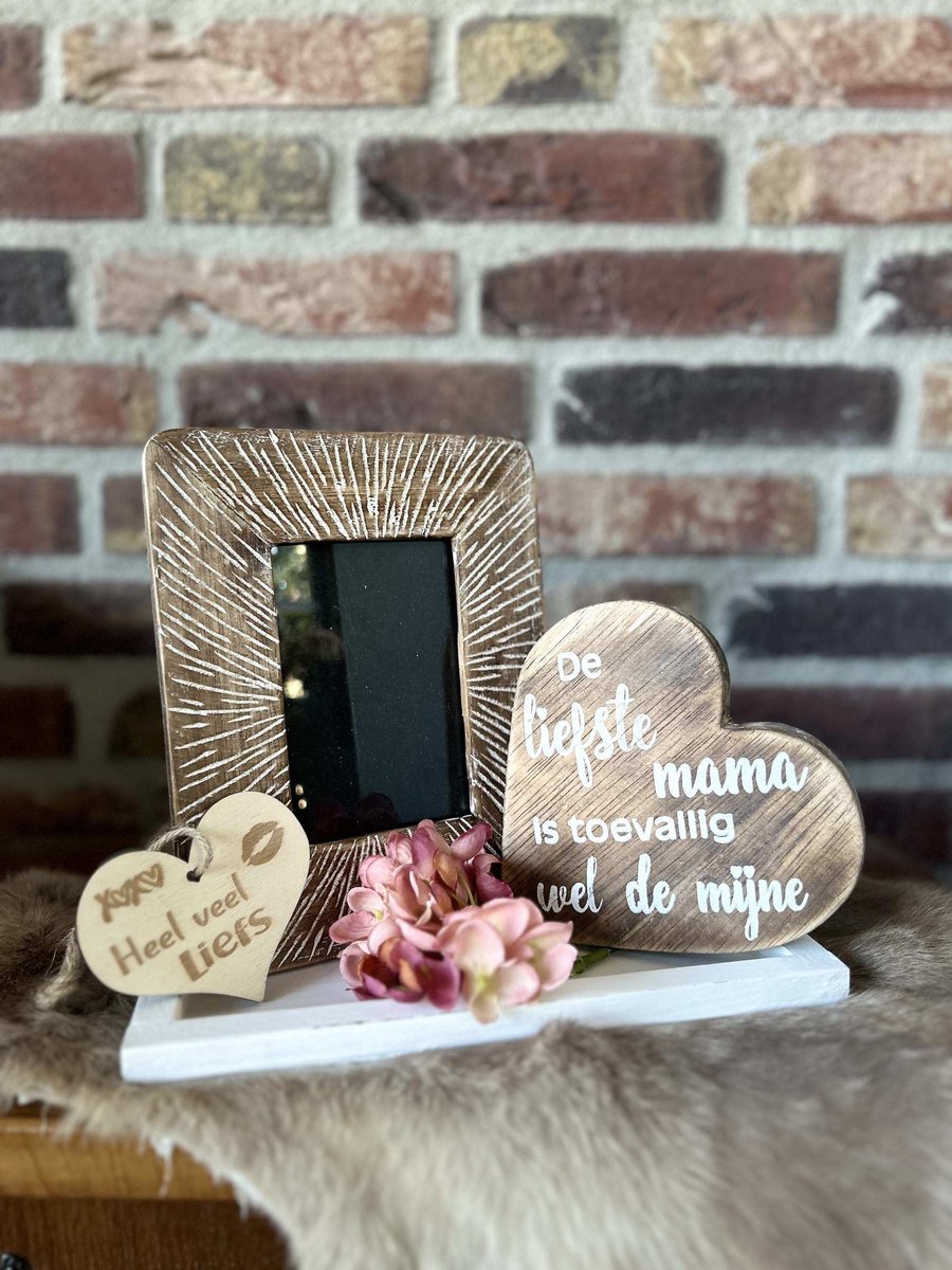 Creaties van hier – Cadeau pakket Fotolijstje De liefste Mama - dienblaadje wit - bloem – Fotolijstje - teksthart mama naturel - met houten hartje