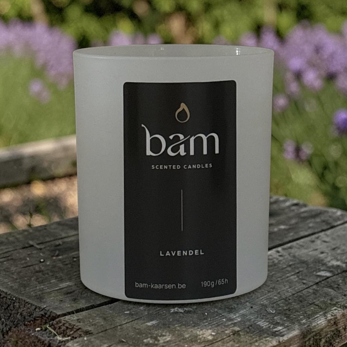 Bam lavendel geurkaars met houten wiek in een wit potje - 60 branduren (190g) - cadeautip - geschenk - vegan