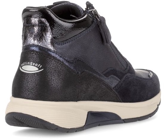 Donkerblauwe veterboot met rits, suède en leer, beige zool.